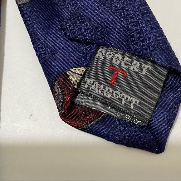 Robert Talbott Best of Class 100% Silk Tie for the Toggery Made in USA Navy - Picture 7 of 7